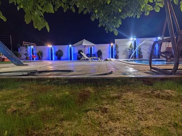 صورة من إعلان: للإجار/اليومي لاسبوع الشهري اكتر من 40 مزرع وفيلا/ (1)